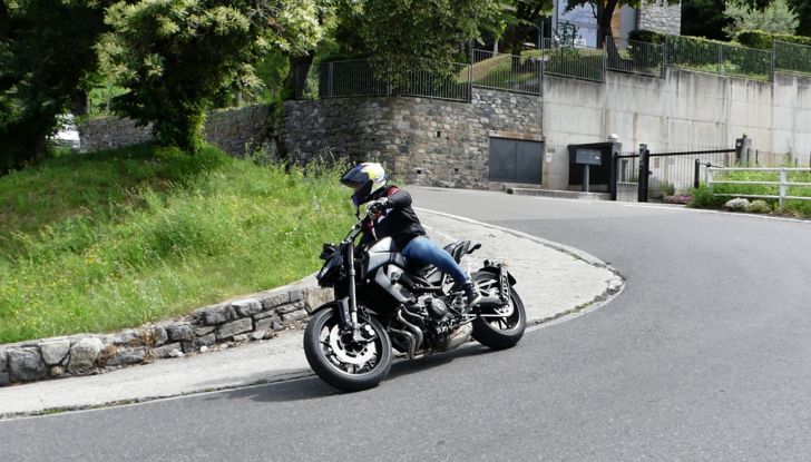 Yamaha MT-09: prova della naked 3 cilindri made in Japan - Foto 7 di 25