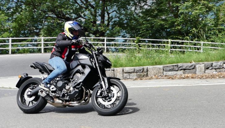 Yamaha MT-09: prova della naked 3 cilindri made in Japan - Foto 13 di 25