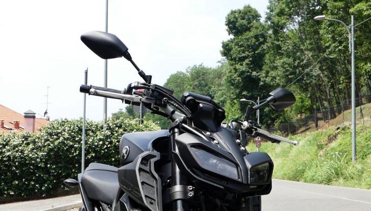 Yamaha MT-09: prova della naked 3 cilindri made in Japan - Foto 14 di 25