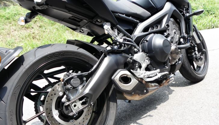 Yamaha MT-09: prova della naked 3 cilindri made in Japan - Foto 20 di 25
