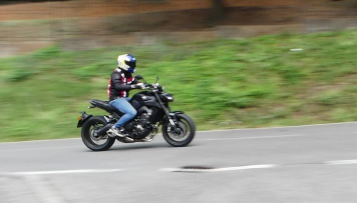 Yamaha MT-09: prova della naked 3 cilindri made in Japan - Foto 24 di 25