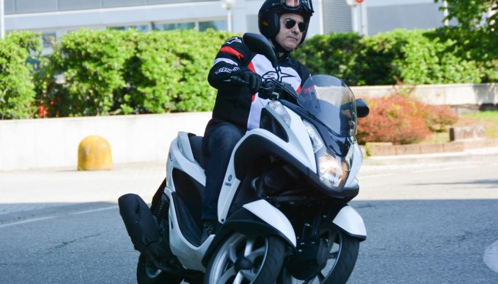 Prova su strada Yamaha Tricity: la città è più sicura - Foto 3 di 43