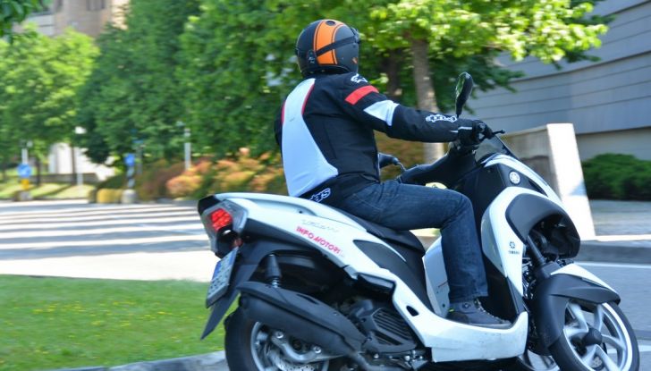 Prova su strada Yamaha Tricity: la città è più sicura - Foto 17 di 43