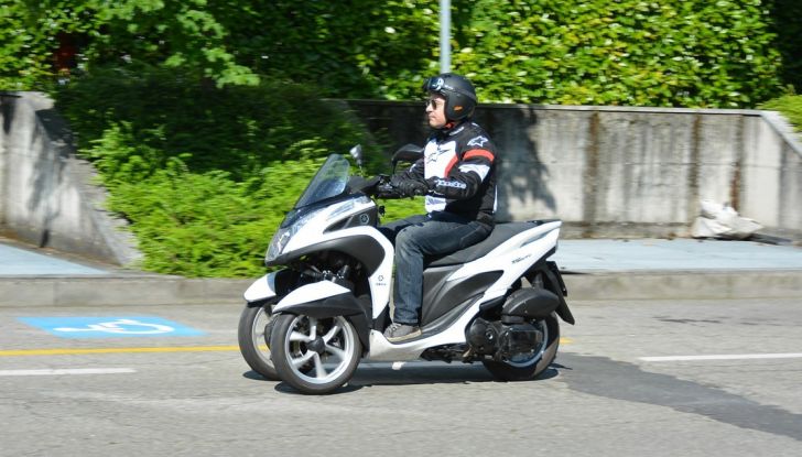 Prova su strada Yamaha Tricity: la città è più sicura - Foto 23 di 43