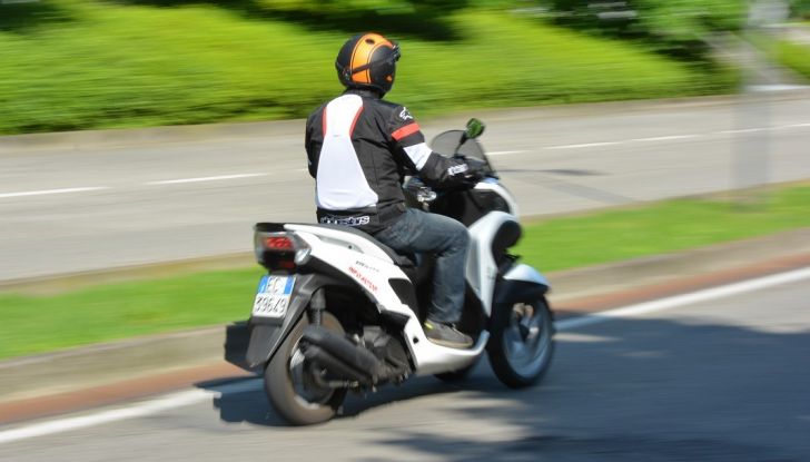 Prova su strada Yamaha Tricity: la città è più sicura - Foto 27 di 43