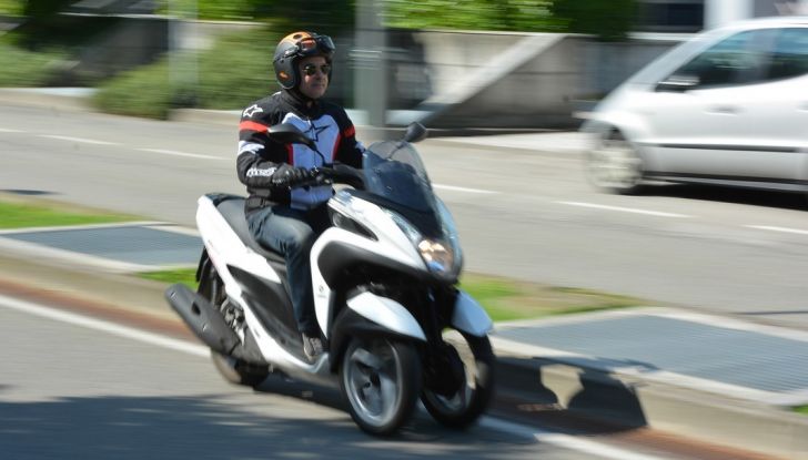 Prova su strada Yamaha Tricity: la città è più sicura - Foto 29 di 43