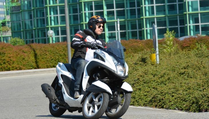 Prova su strada Yamaha Tricity: la città è più sicura - Foto 6 di 43