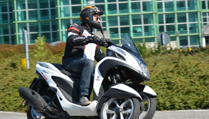 Prova su strada Yamaha Tricity: la città è più sicura - Foto 36 di 43