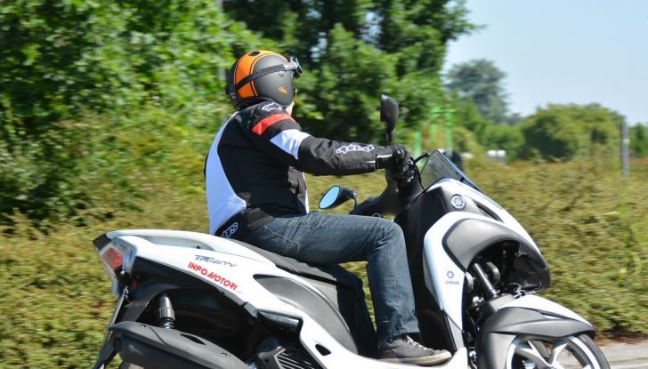Prova su strada Yamaha Tricity: la città è più sicura - Foto 38 di 43