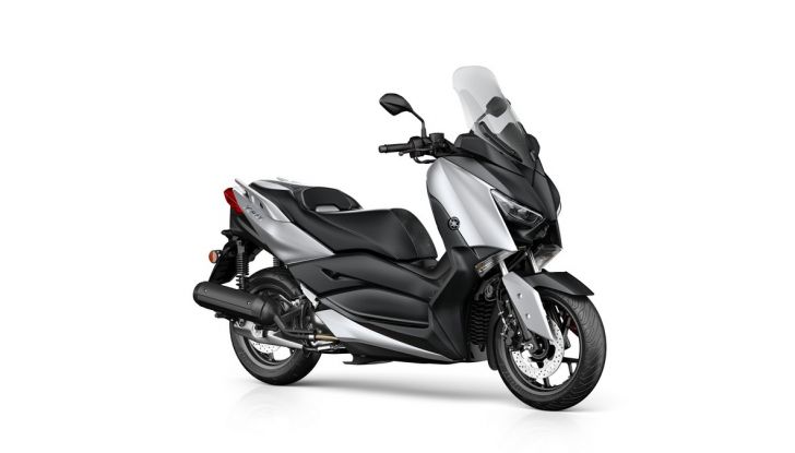 Yamaha X-Max 125: confort, tecnologia e stile - Foto 10 di 25