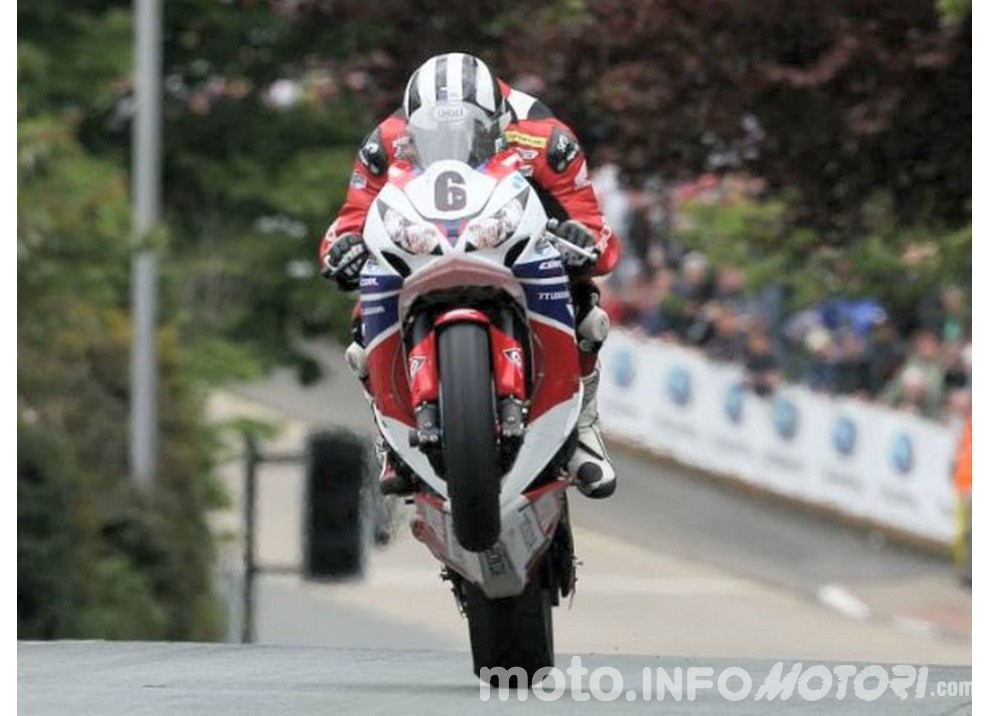 Al TT dell’Isola di Man 2016 anche le 250 2T: che spettacolo! - Foto 2 di 9
