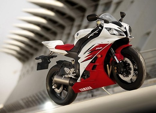 Yamaha R6 2006 - Foto 2 di 5