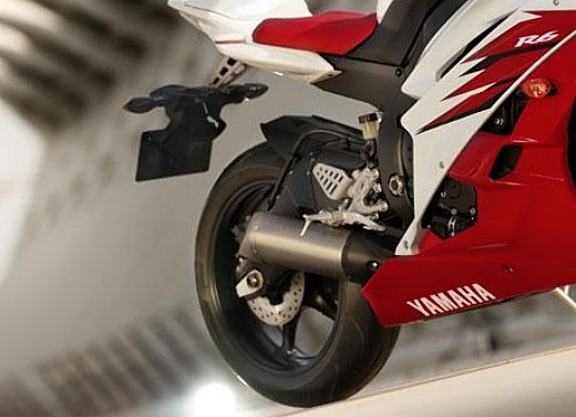 Yamaha R6 2006 - Foto 3 di 5