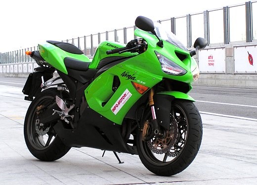 Kawasaki Ninja ZX-6R ’05: Test Ride - Foto 8 di 17
