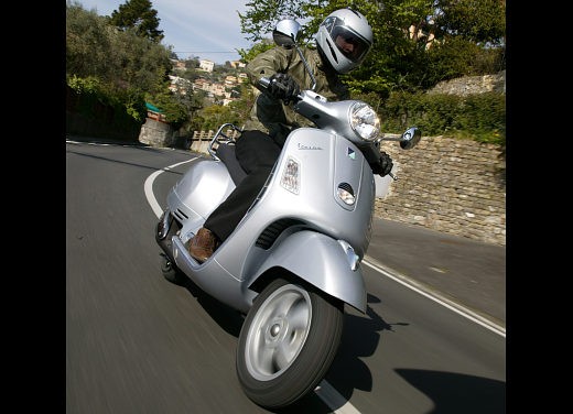 Nuova Vespa GTS 250: Test Ride - Foto 5 di 18