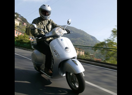 Nuova Vespa GTS 250: Test Ride - Foto 6 di 18