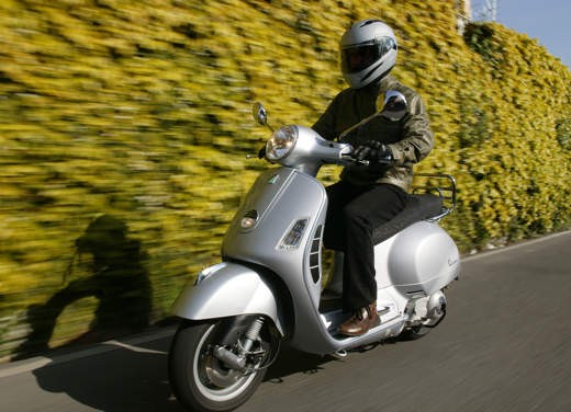 Nuova Vespa GTS 250: Test Ride - Foto 7 di 18