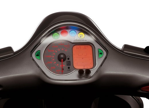 Nuova Vespa GTS 250: Test Ride - Foto 13 di 18