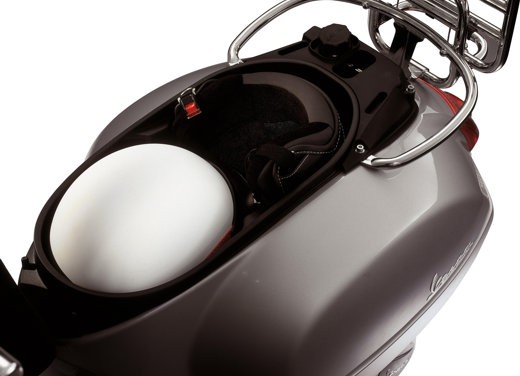 Nuova Vespa GTS 250: Test Ride - Foto 14 di 18