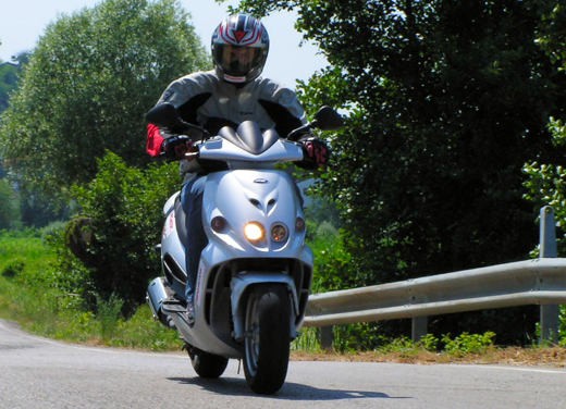 Malaguti Phantom Max 250: Test Ride - Foto 4 di 24