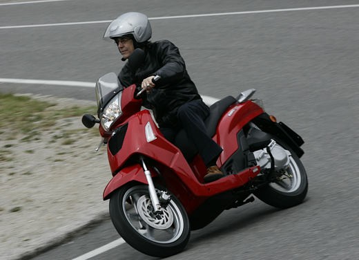Kymco People 200 – Test Ride - Foto 4 di 10