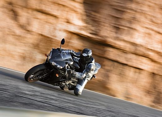 Yamaha R1 2006 - Foto 6 di 17