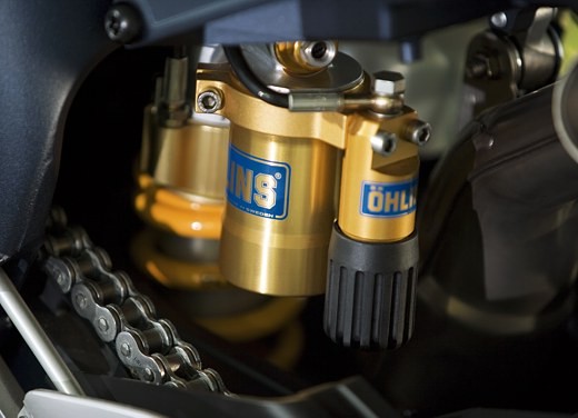 Yamaha R1 2006 - Foto 11 di 17