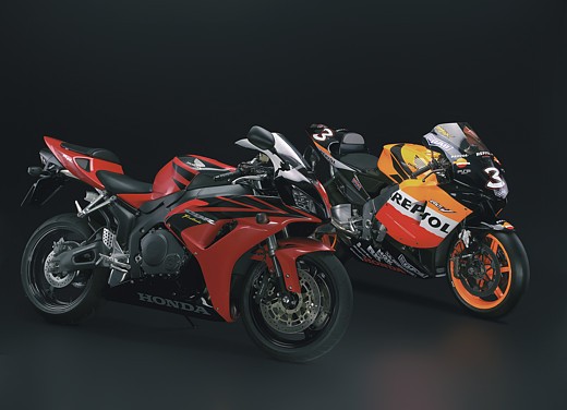 Honda CBR 1000RR Fireblade 2006 - Foto 4 di 14