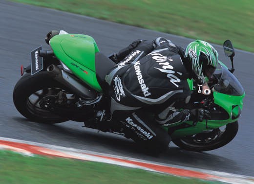 Kawasaki Ninja ZX-10R 2006 - Foto 7 di 21