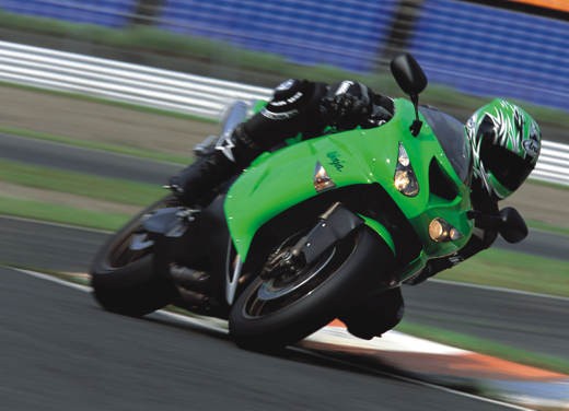 Kawasaki Ninja ZX-10R 2006 - Foto 9 di 21