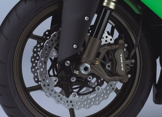 Kawasaki Ninja ZX-10R 2006 - Foto 15 di 21