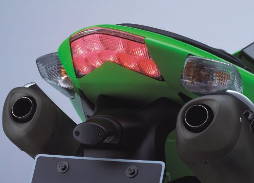Kawasaki Ninja ZX-10R 2006 - Foto 5 di 21