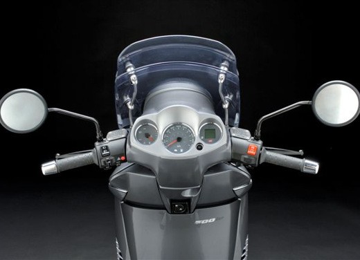 Aprilia Scarabeo 500 – Test Ride - Foto 10 di 17