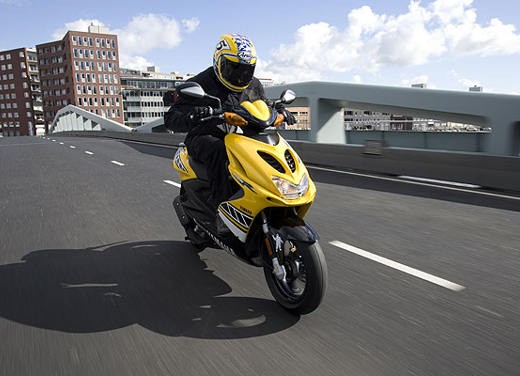 Yamaha Aerox R Special Version - Foto 4 di 10