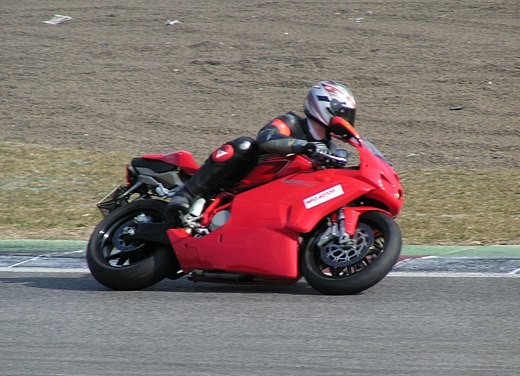 Ducati 749: Prova in pista del bicilindrico di Borgo Panigale - Foto 4 di 18