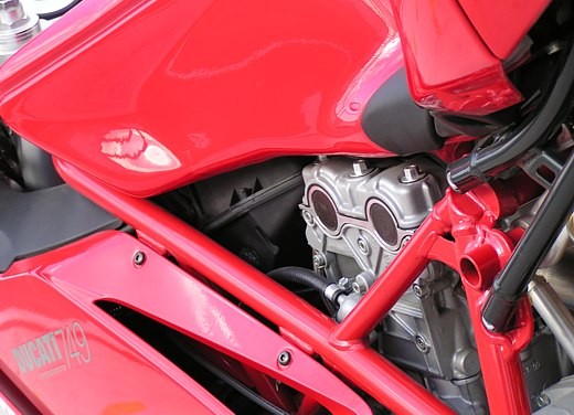 Ducati 749: Prova in pista del bicilindrico di Borgo Panigale - Foto 14 di 18