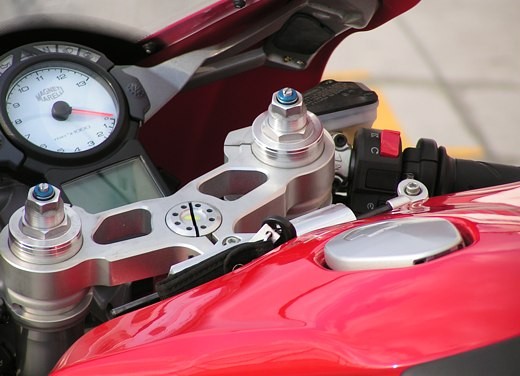 Ducati 749: Prova in pista del bicilindrico di Borgo Panigale - Foto 17 di 18