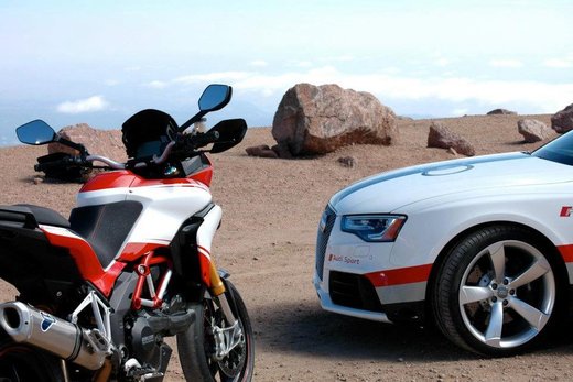 Ducati Multistrada 1200 ed Audi RS5 Coupé alla Pikes Peak 2012