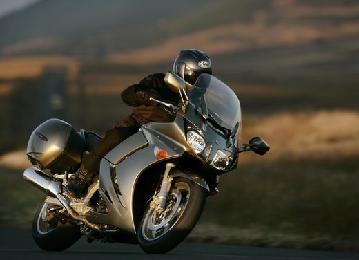 Yamaha, tra i nuovi modelli del 2013 spicca la tourer FJR 1300