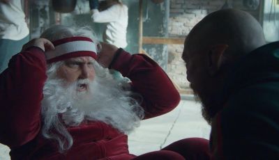 Babbo Natale cambia look nello spot Audi