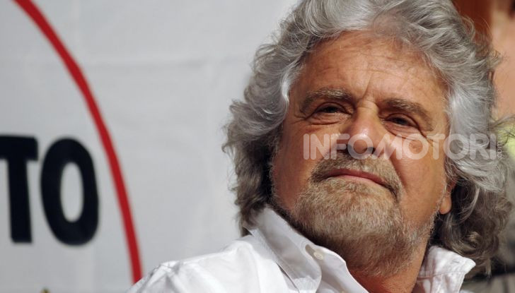 Beppe Grillo: la benzina deve costare 4 euro al litro! - Foto 2 di 6