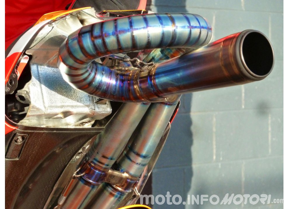 Casey Stoner al Circuit de Catalunya con la Honda RC213V-S - Foto 4 di 10