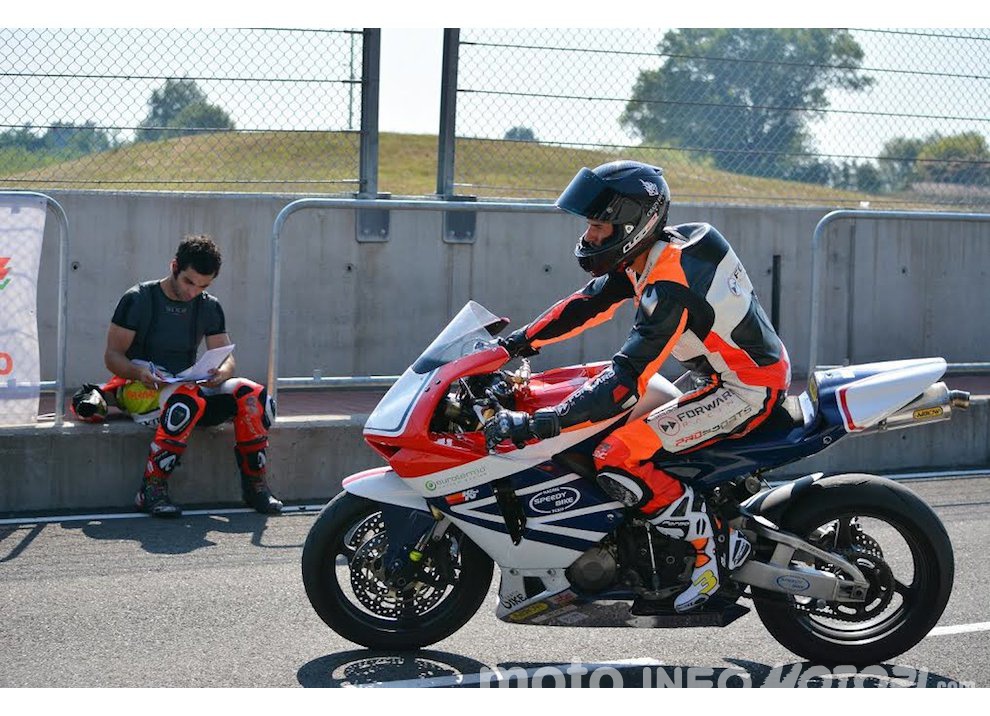 Corsi di guida coi grandi del motociclismo con corsidiguida.it e Motorace - Foto 8 di 12