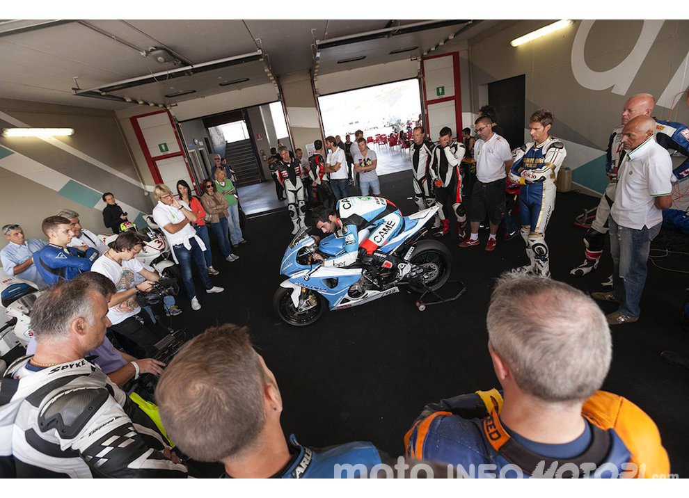 Corsi di guida coi grandi del motociclismo con corsidiguida.it e Motorace - Foto 9 di 12