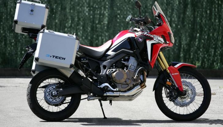 Honda Africa Twin: Valige, Top Case ed altri accessori - Foto 1 di 4