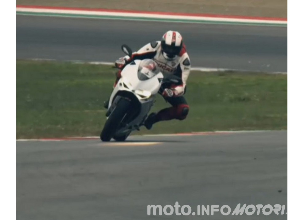 Ducati ad EICMA 2015: in diretta dalla World Première di Milano - Foto 15 di 23