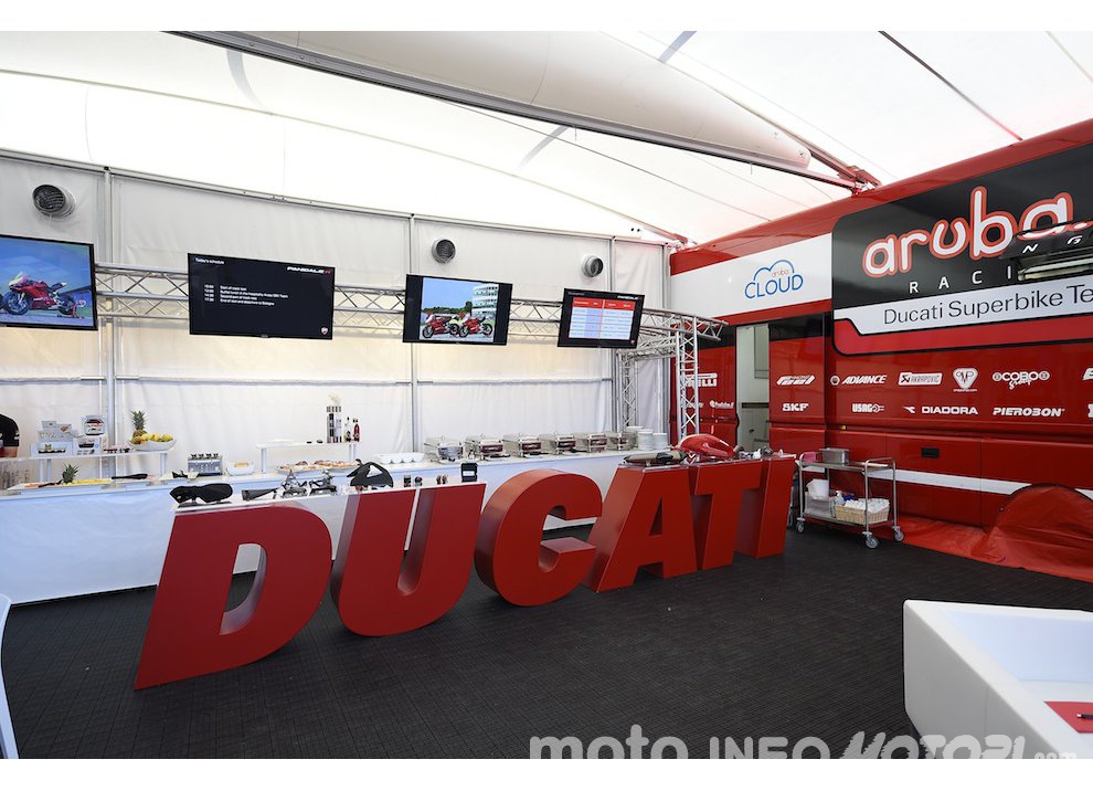 Ducati: lo store più grande del mondo a Nuova Dheli. - Foto 11 di 12