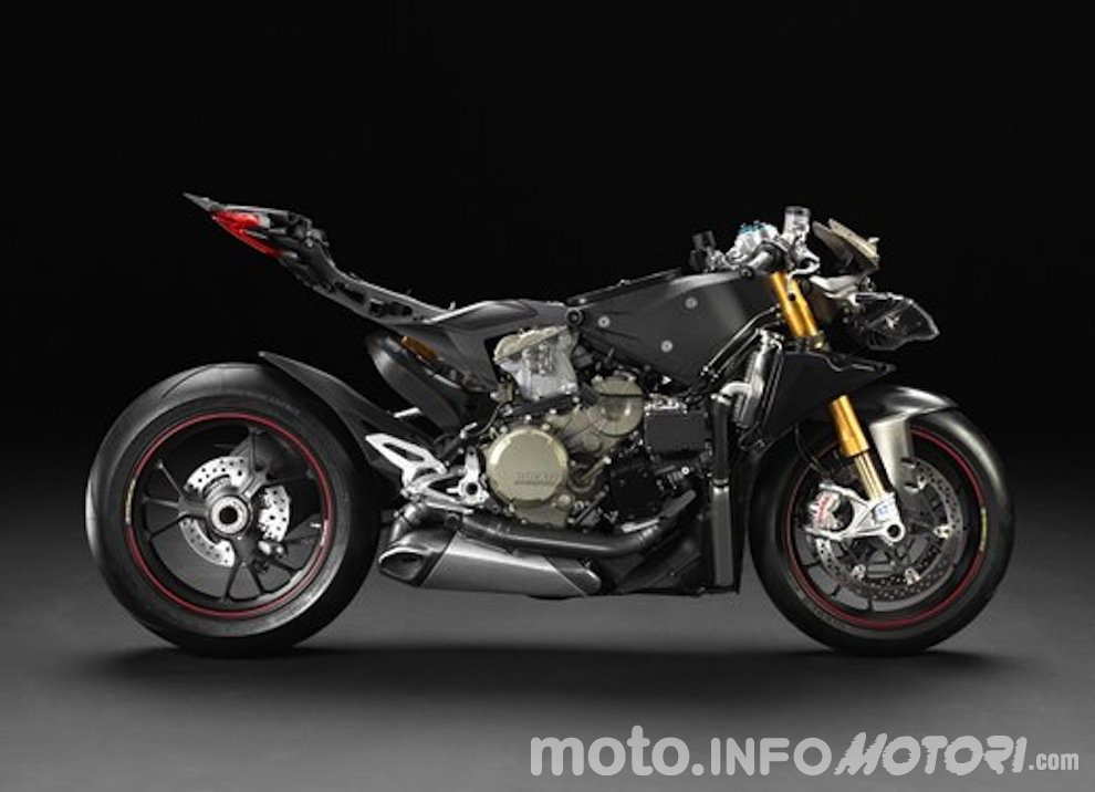 Ducati: l’ultima Panigale, arriva il 4 cilindri nel 2017 - Foto 2 di 3