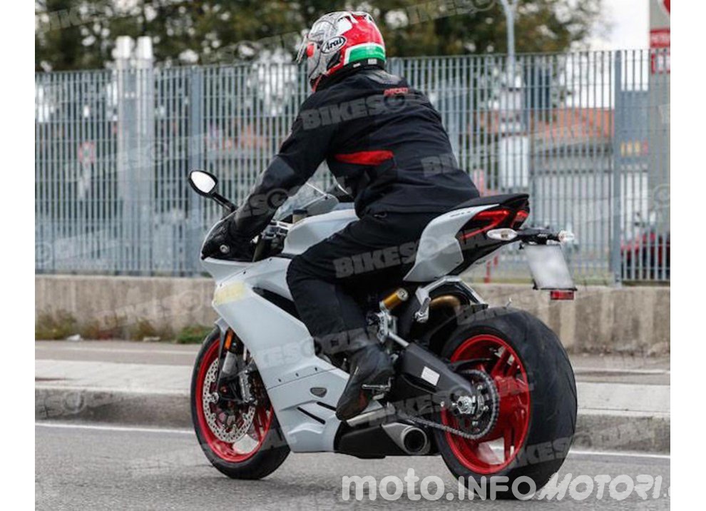 Ducati Panigale 959 2016, prime foto rubate - Foto 2 di 2