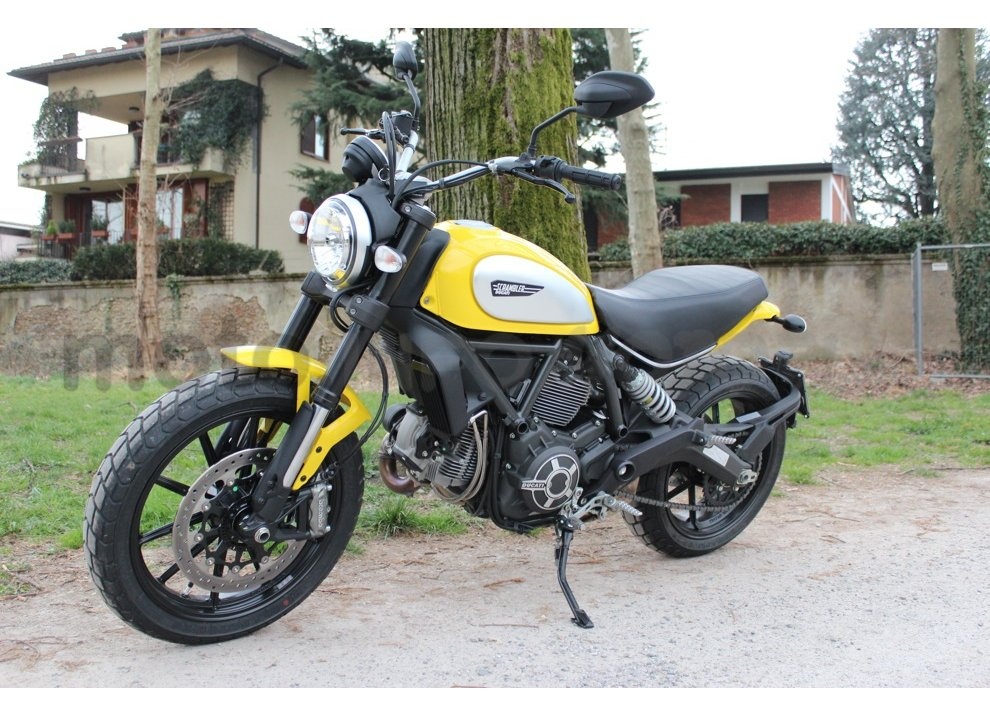 Ducati Scrambler coronata di abbigliamento ed accessori